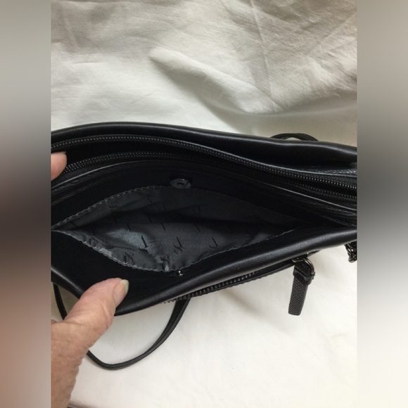 Simply Vera Vera Wang Crossbody Purse. Black - Picture 10 of 16